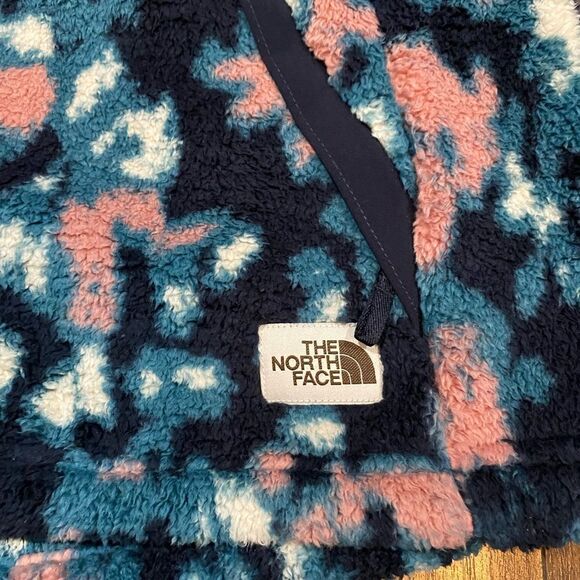 The North Face Campshire 2.0 Fleece Vest Woman's size Large Blue and pink Floral - Picture 7 of 10